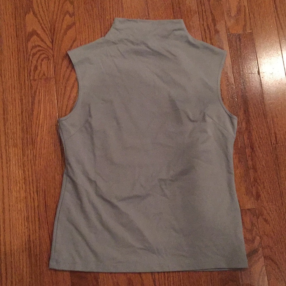 Gap gray sleeveless top